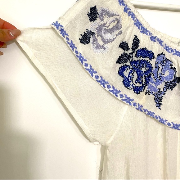 NWT white crochet top - Picture 10 of 13